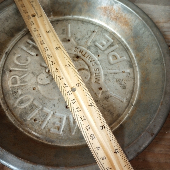 Mrs. Smiths Mello- Rich Metal Pie Plate Rolling Pin Design. - Picture 5 of 5